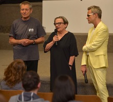 C2E6C7D0-426B-45DA-8333-6E5D69A4B01A.